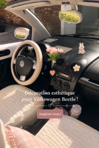 Intérieur stylisé d'une Volkswagen Coccinelle avec décoration esthétique.