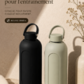 Bouteille Durabottle à côté d'accessoires de sport dans un environnement lumineux