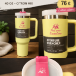 Tumbler Stanley Adventure Quencher de couleur citron, prêt à être utilisé lors d'une sortie estivale.