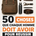 Un homme debout devant une sélection d'objets essentiels pour réussir dans la vie.