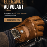 Gants en cuir élégants posés sur un volant de voiture, illustrant la sophistication de la conduite.