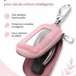 Porte-clé en cuir premium posé sur une surface élégante