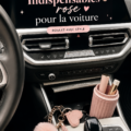 Accessoires roses pour personnaliser une voiture, incluant housses de sièges et tapis de sol.