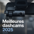 Dash cam installée dans une voiture, améliorant la sécurité routière.