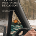 Un camion avec des vitres décorées de verre coloré