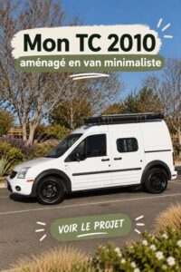 Un van aménagé minimaliste avec un intérieur chic et fonctionnel
