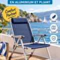 Chaise de pont moderne sur un bateau, parfaite pour la détente en plein air.