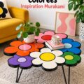 Personnalisation de véhicule avec des fleurs Murakami sur la table de voiture.
