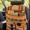 Housse de siège auto tissée avec poches de rangement dans une voiture