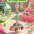 Pendentif auto rétro en rose et vert accroché au rétroviseur